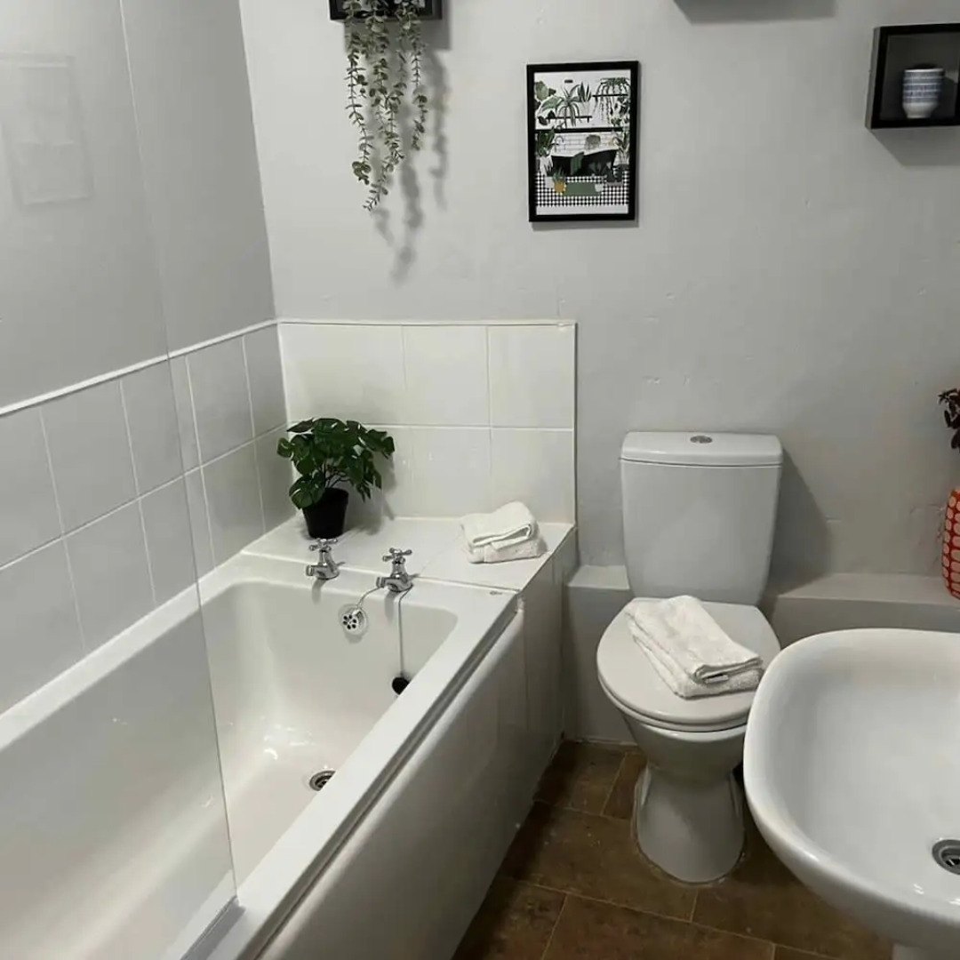 The North Wales Gathering - Hot Tub Sleeps Up 16