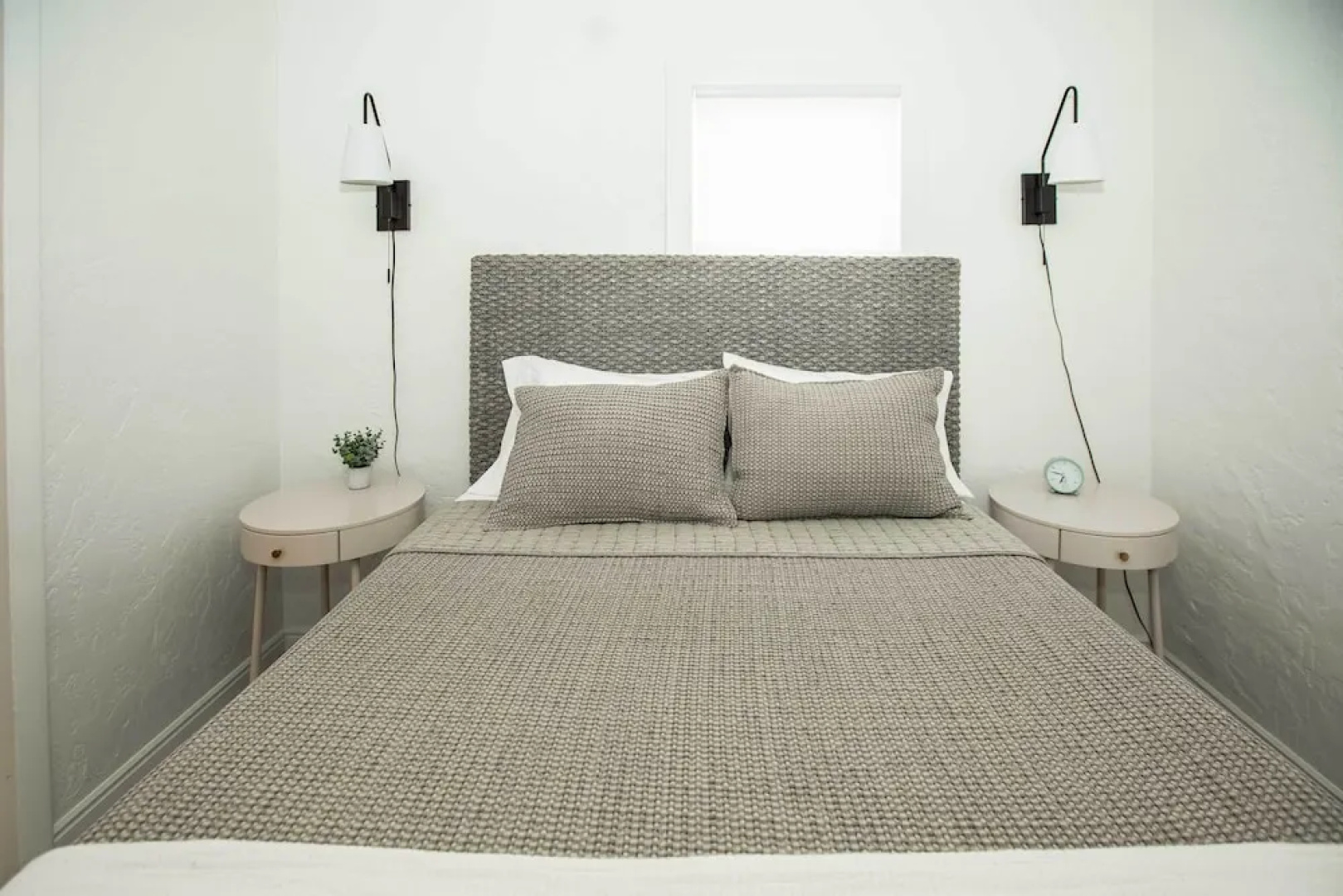 Modern Kanab Cottage w/ View < 1 Mi to Hiking!
