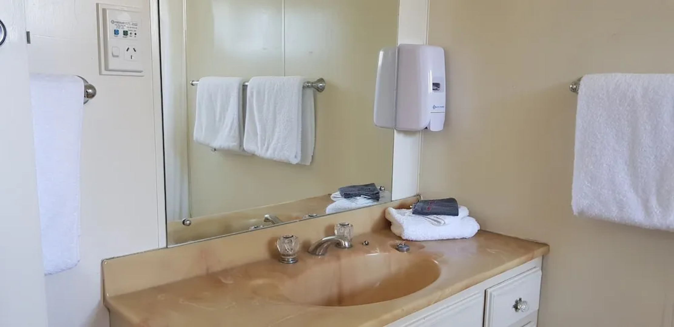 18th Avenue Thermal Motel