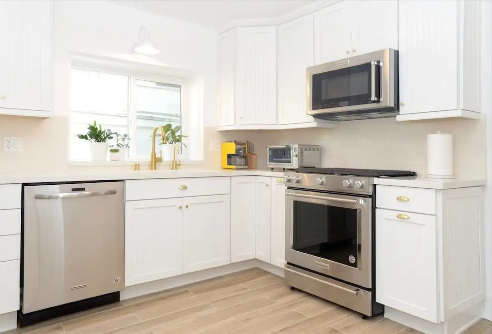 Charming 2br/2ba Cottage - Close to the Beach