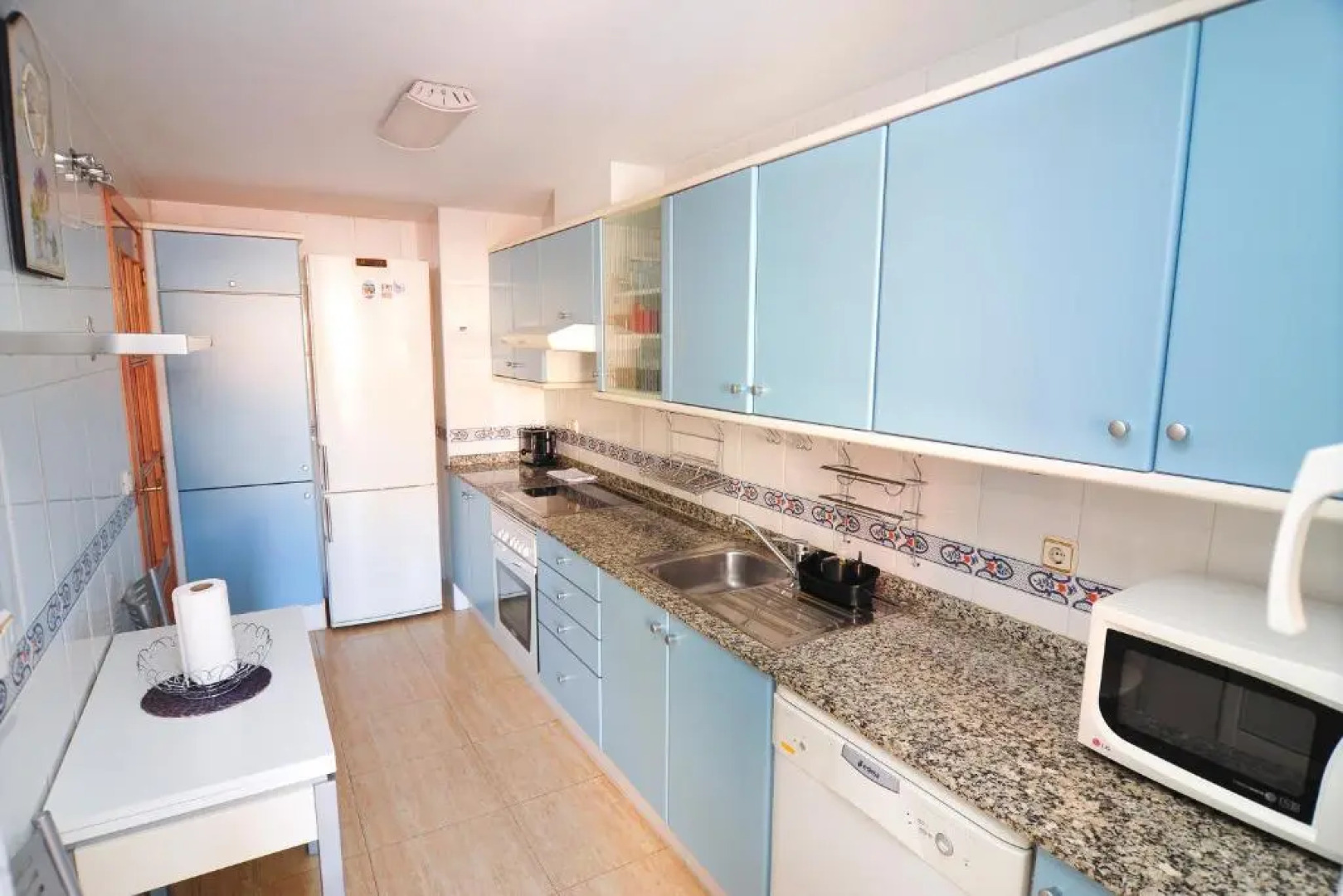 Apartamento de 4 dormitorios muy céntrico en San Juan Pueblo a tan sólo 2,5 km de la playa de San Juan y Muchavista