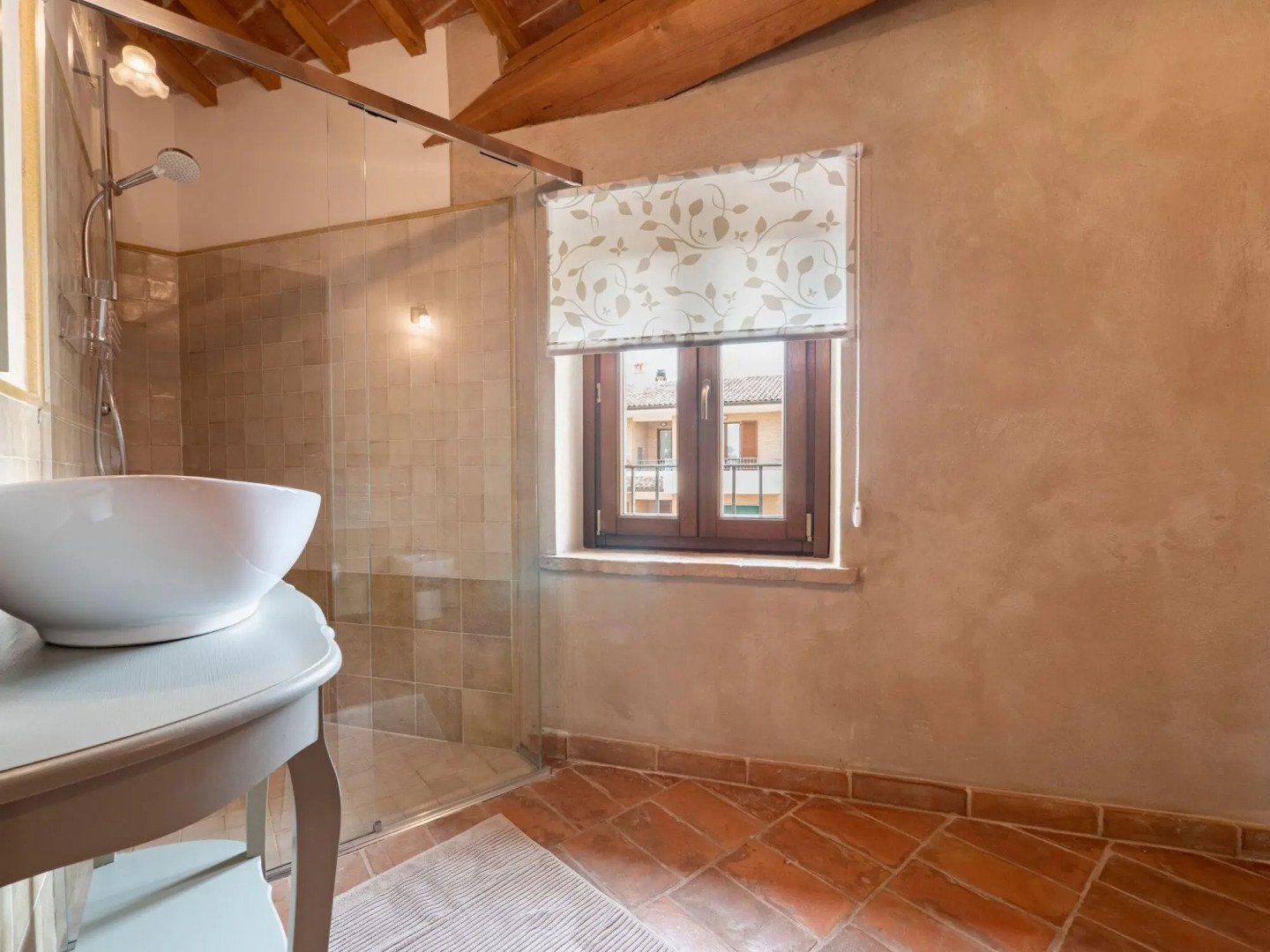 Heritage Holiday Home in Mombaroccio with Garden