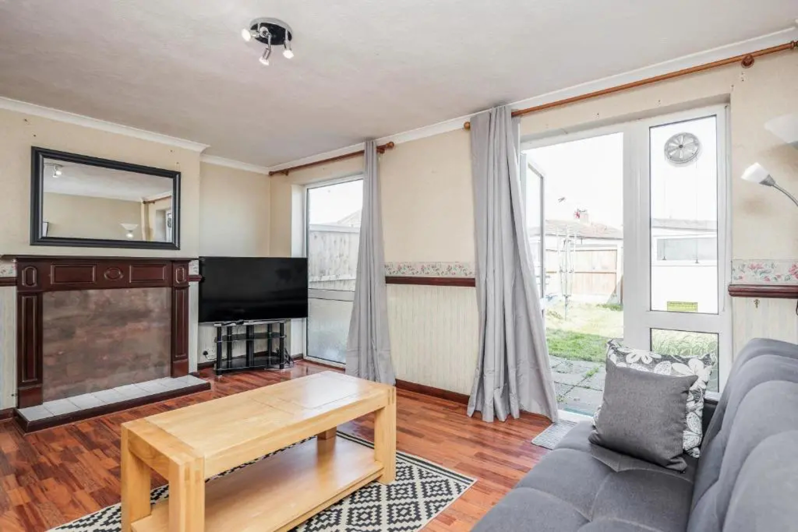 TMS Spacious 3-bed House! Tilbury! Free Parking!