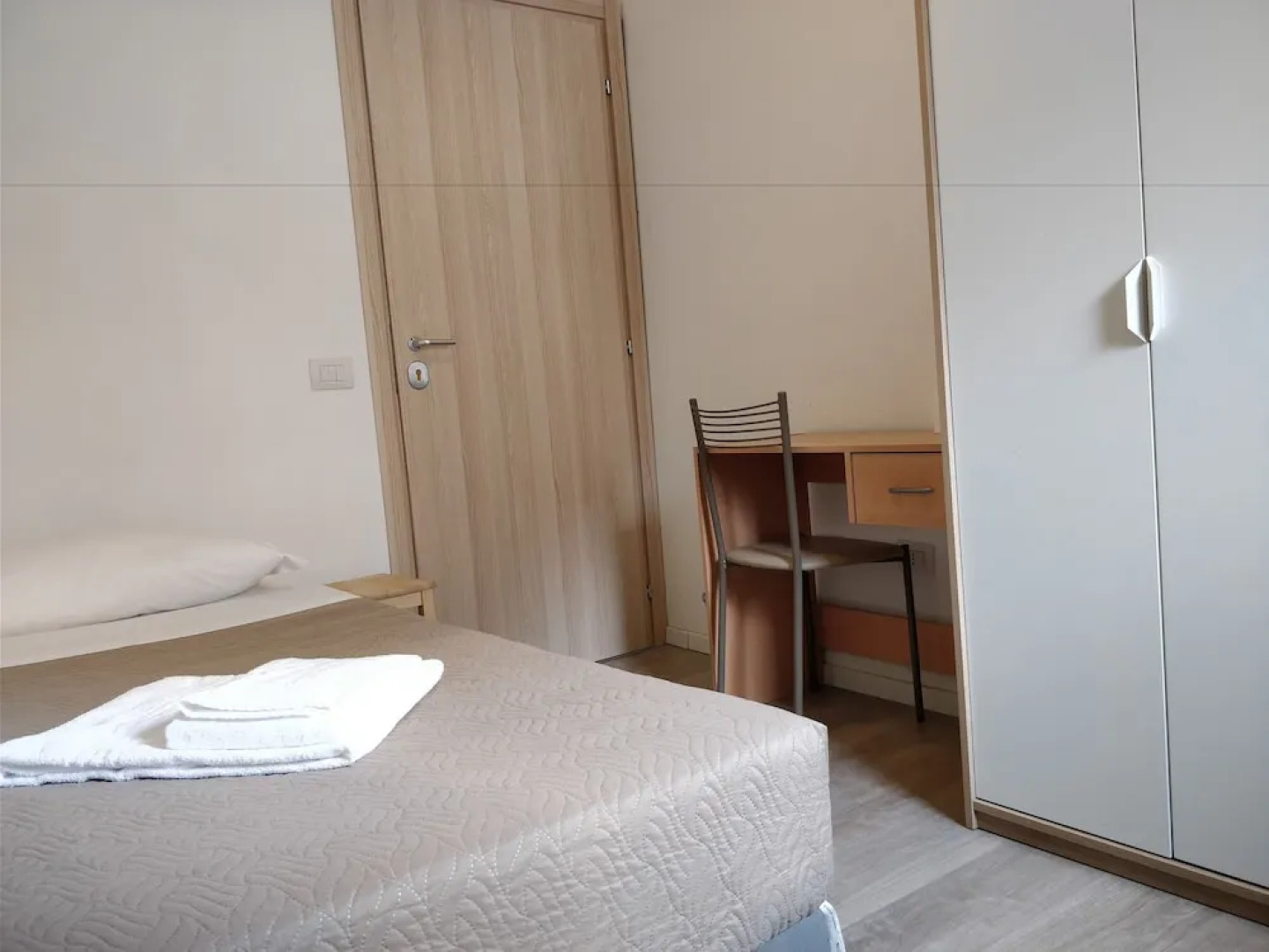 Red Line Room Division