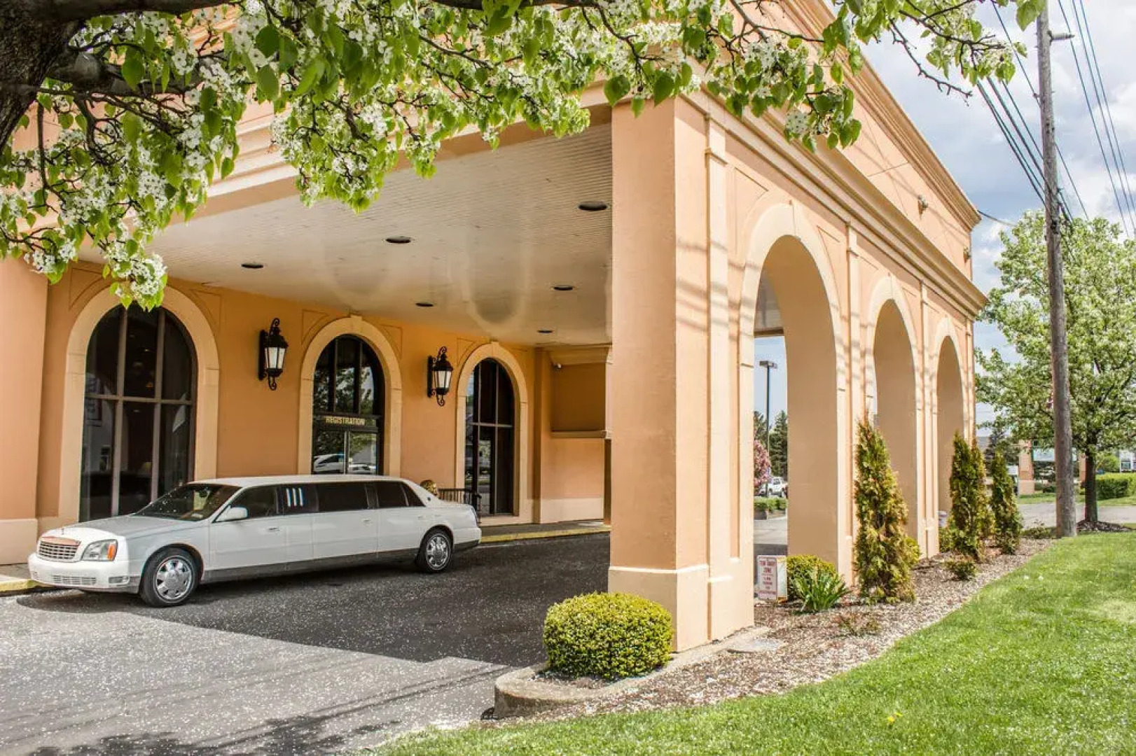 Ramada by Wyndham Bel Aire Erie