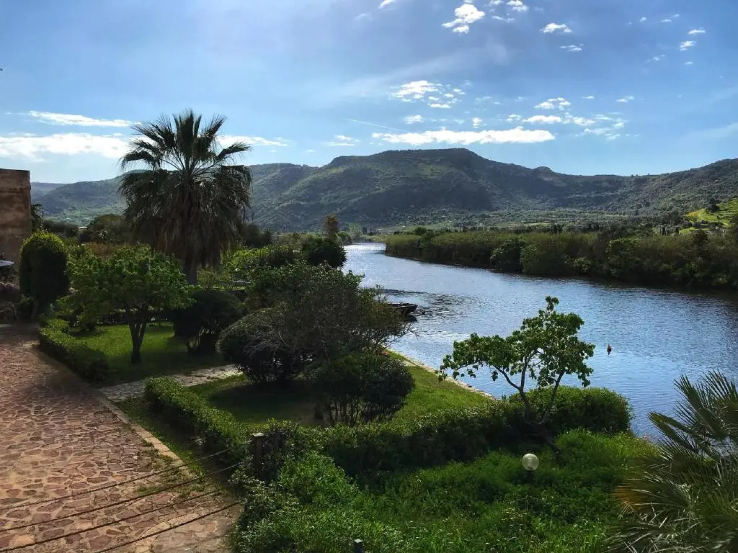 Bosa Apartments "House on the River"