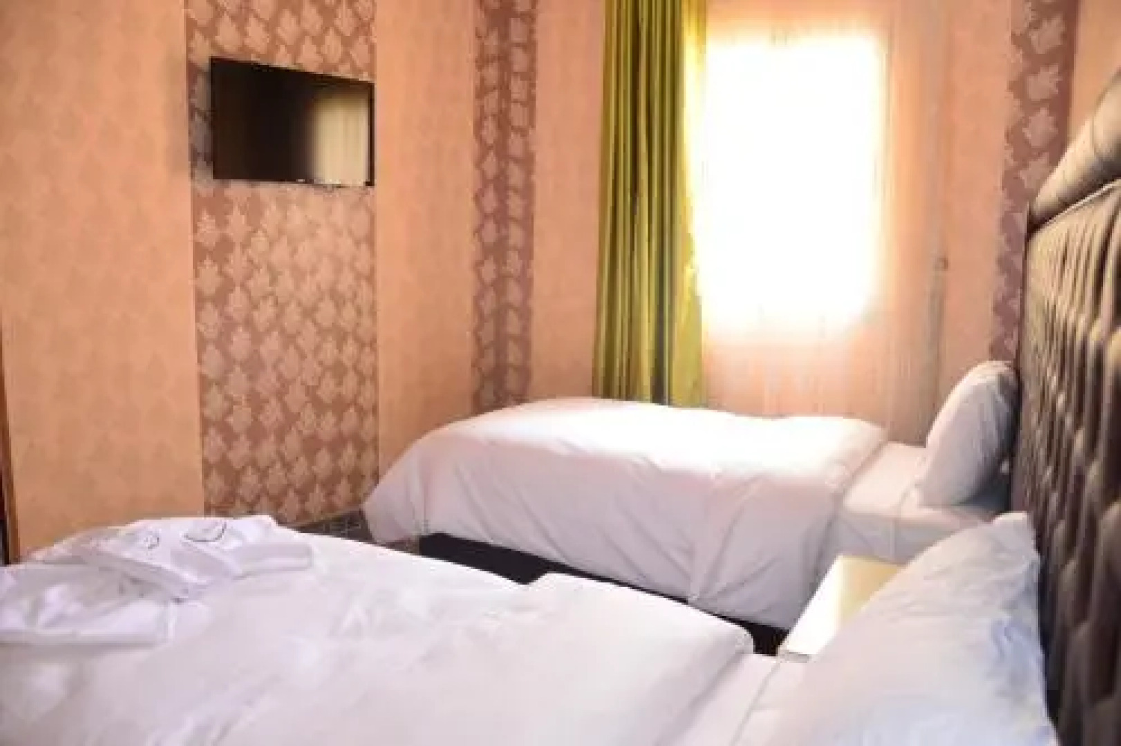 Hotel Hadaik Ain Asserdoune