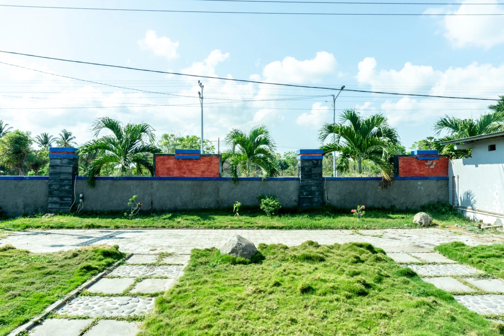 RedDoorz @ Lingkar Luar Street Maumere