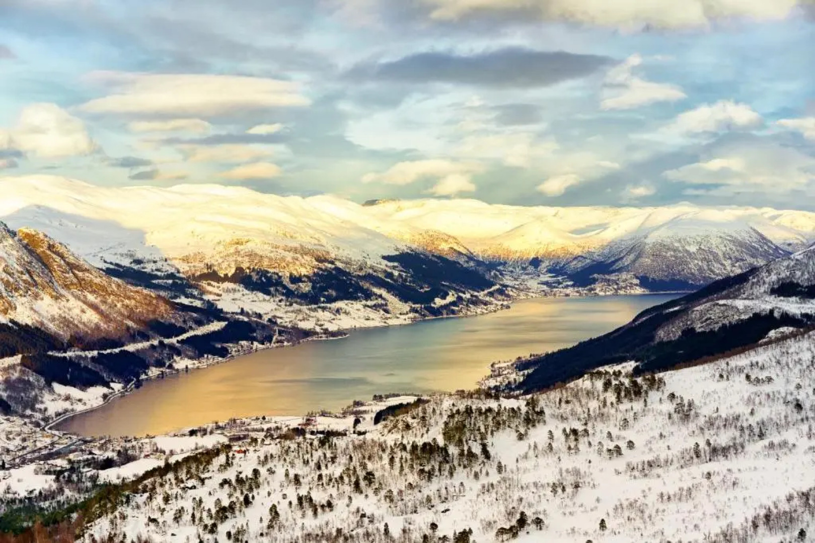 Jølstraholmen Camping og Hytter