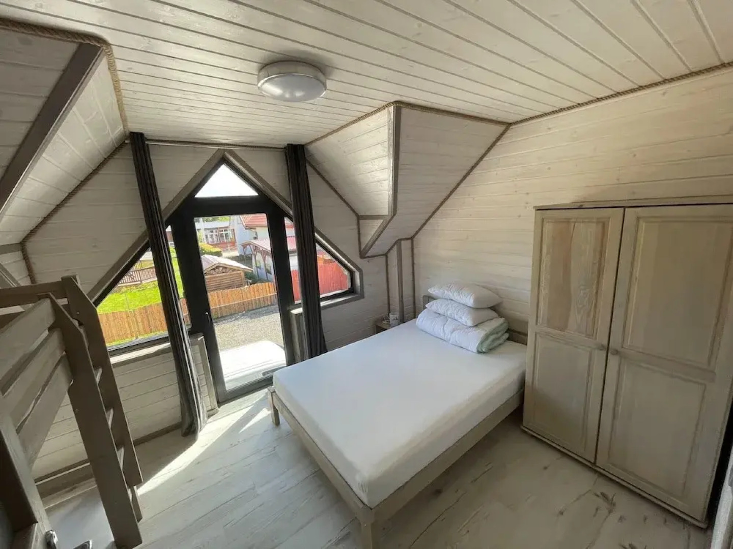 Large Holiday Homes Close to the Beach