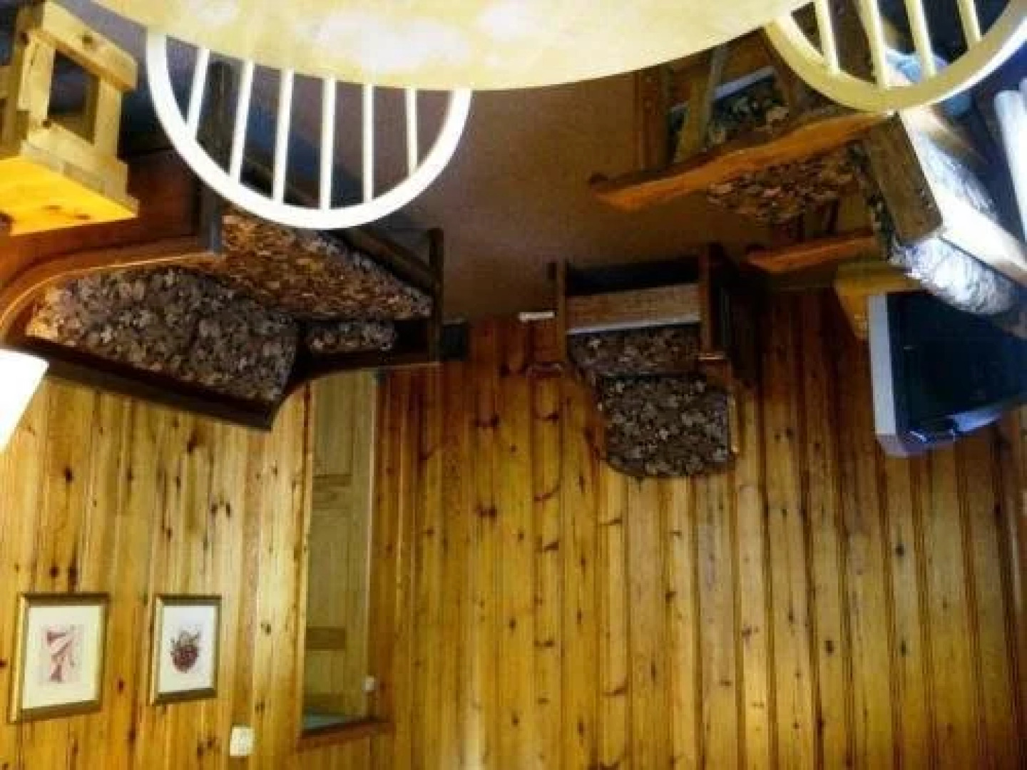 Logging Chain Lodge Cottages