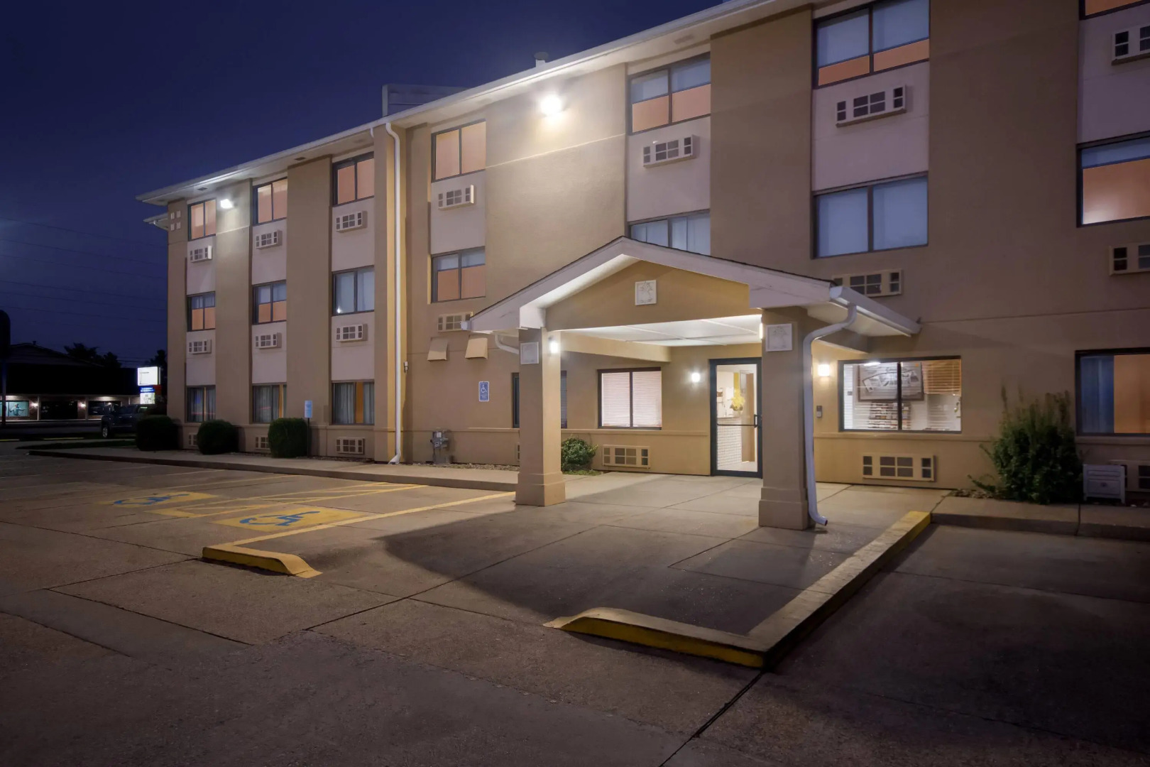 Super 8 by Wyndham Evansville East