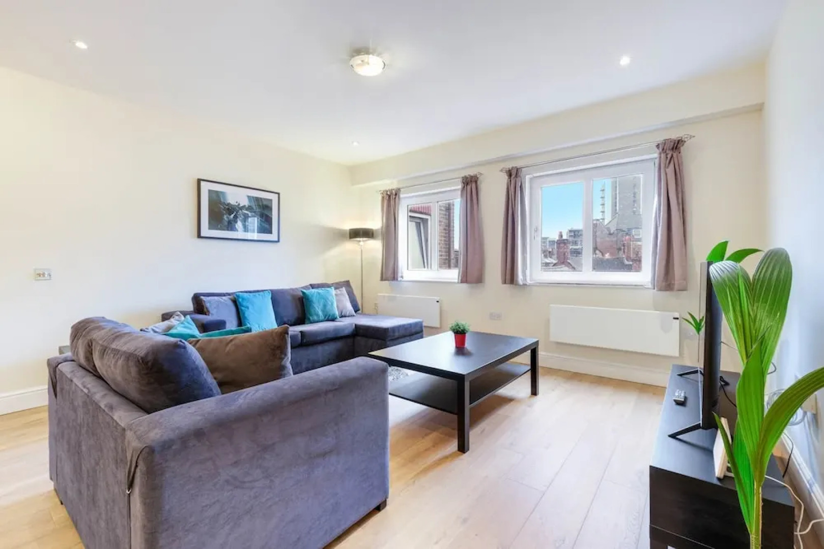 Luxury 3 Bedroom Apartment with Parking