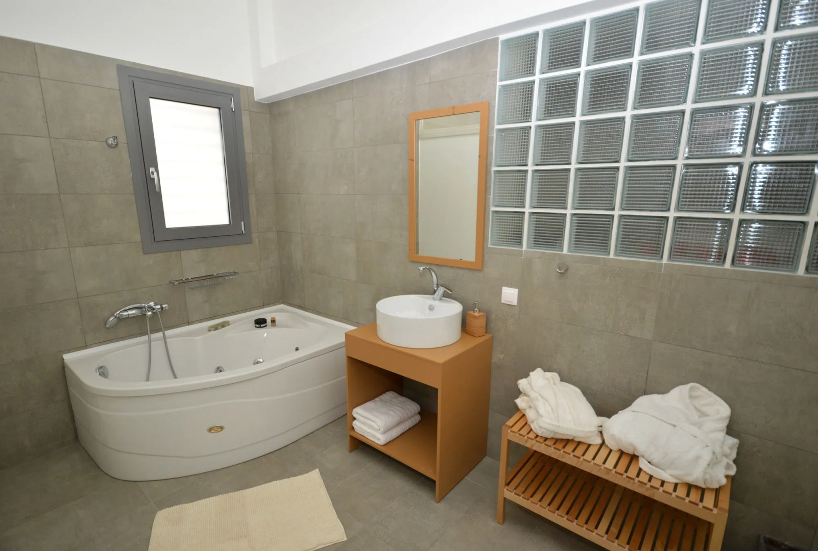 Aegina Bed & Culture