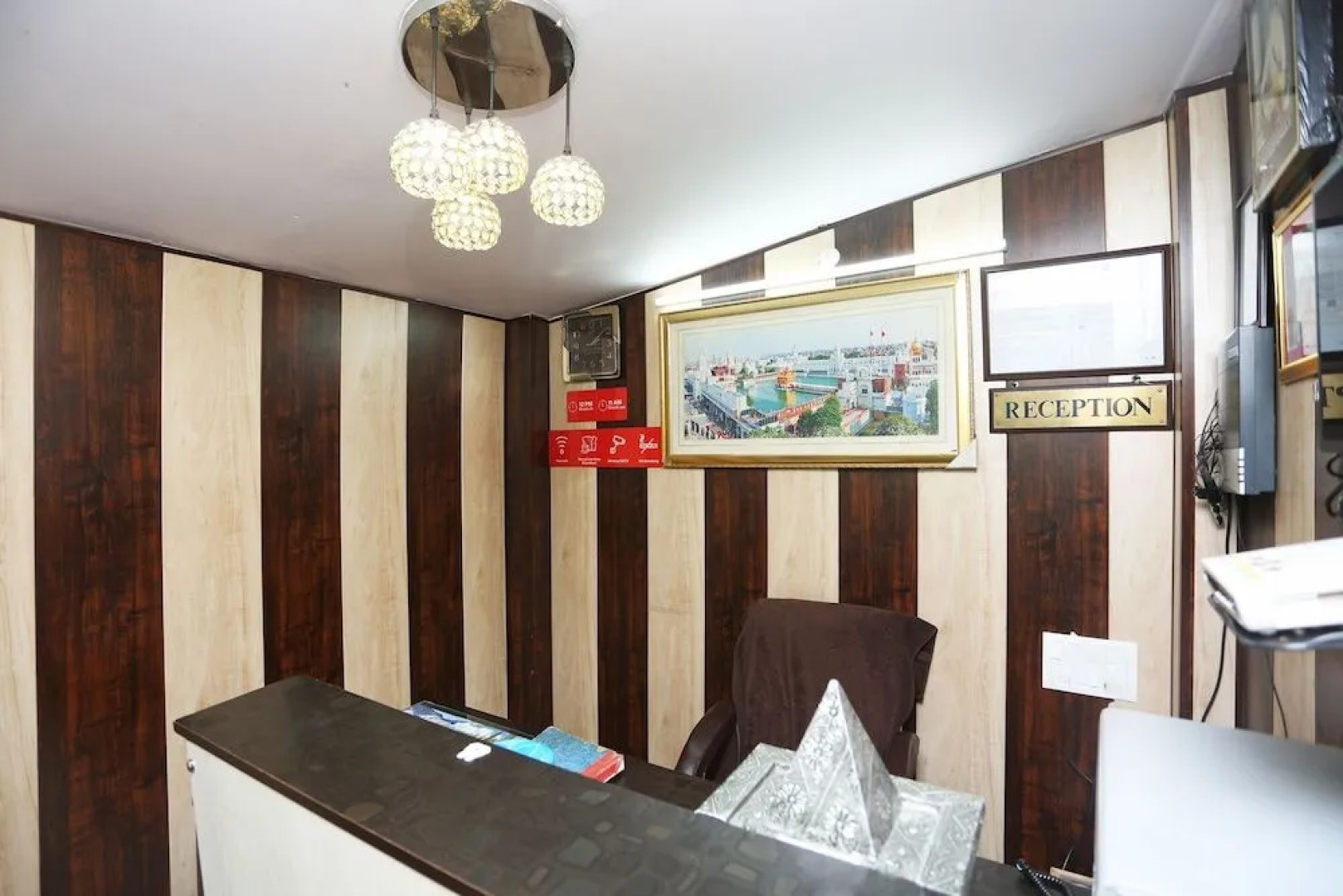 OYO 9452 Hotel Moonlight