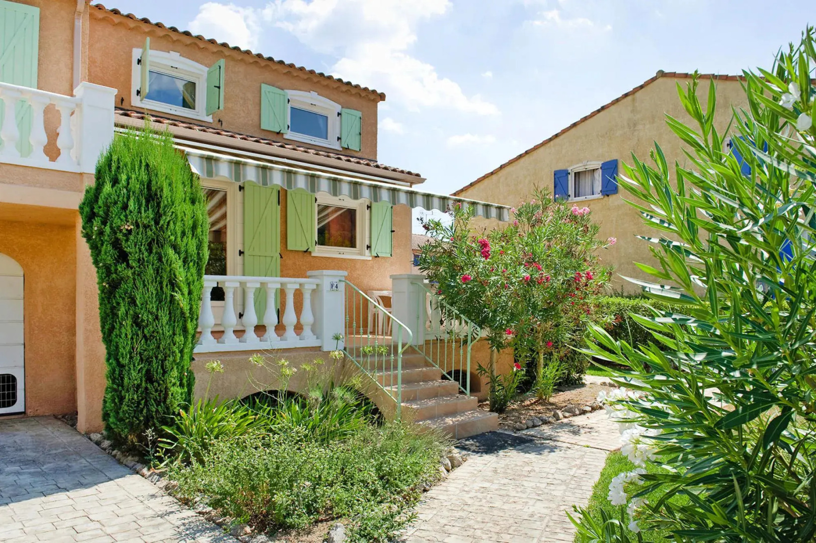 Terraced house with air conditioning in the residence Le Clos des Oliviers