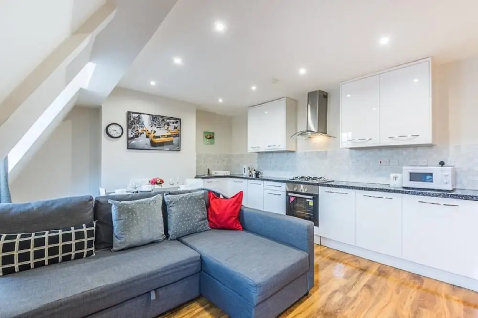 Luxurious Modern One Bedroom Apartment