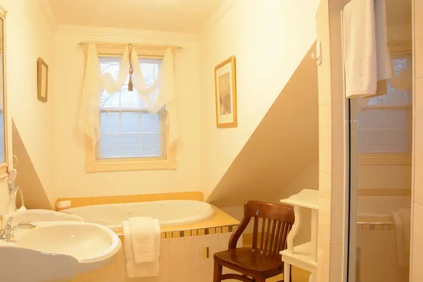 Rose Manor Inn B & B