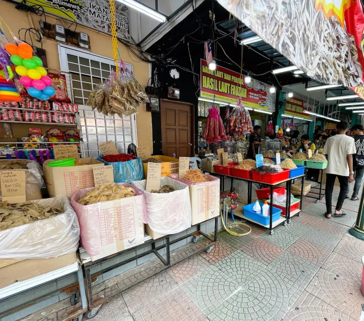 Dindings Pantai Desair Apartment By DPD