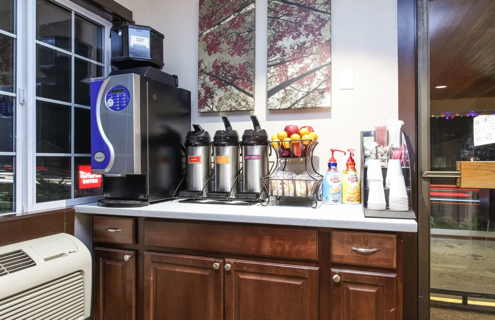 Evergreen Inn & Suites Portland Airport