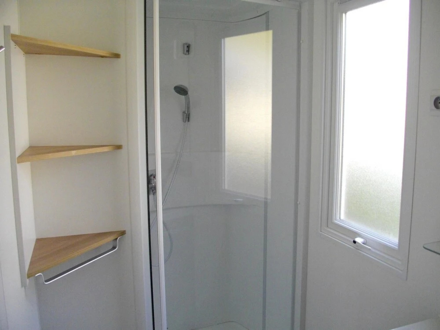 Bungalow With 2 Bedrooms in Onzain, With Terrace