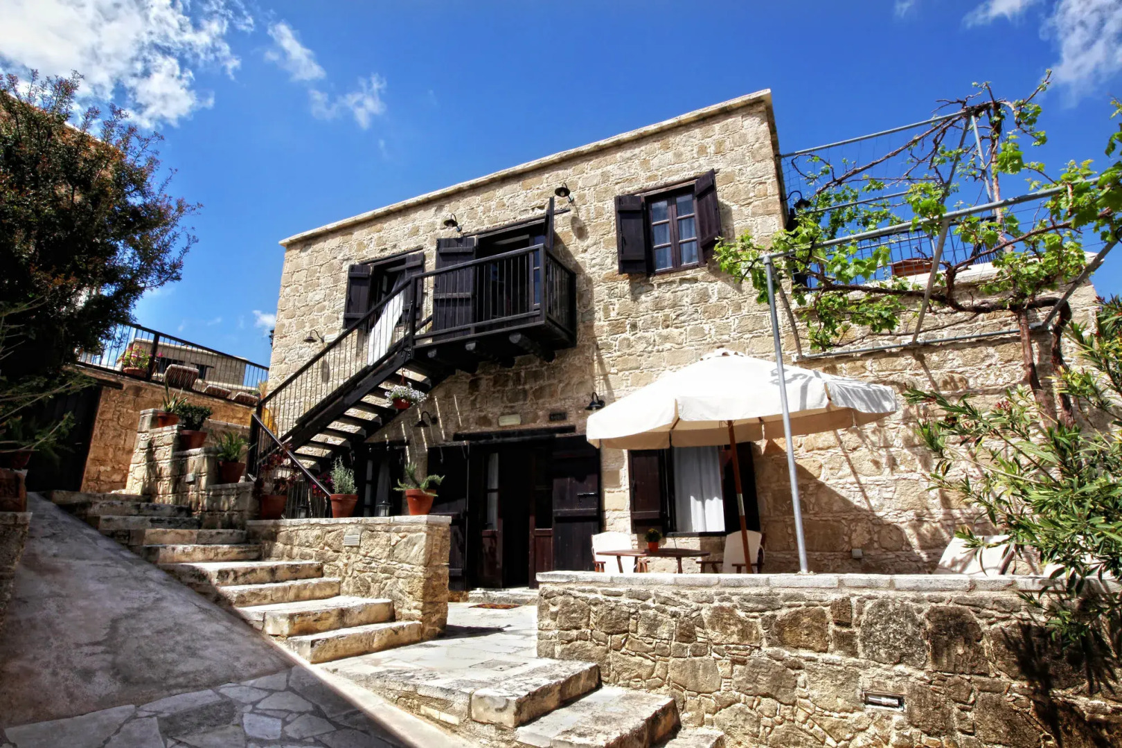 Leonidas Village Houses