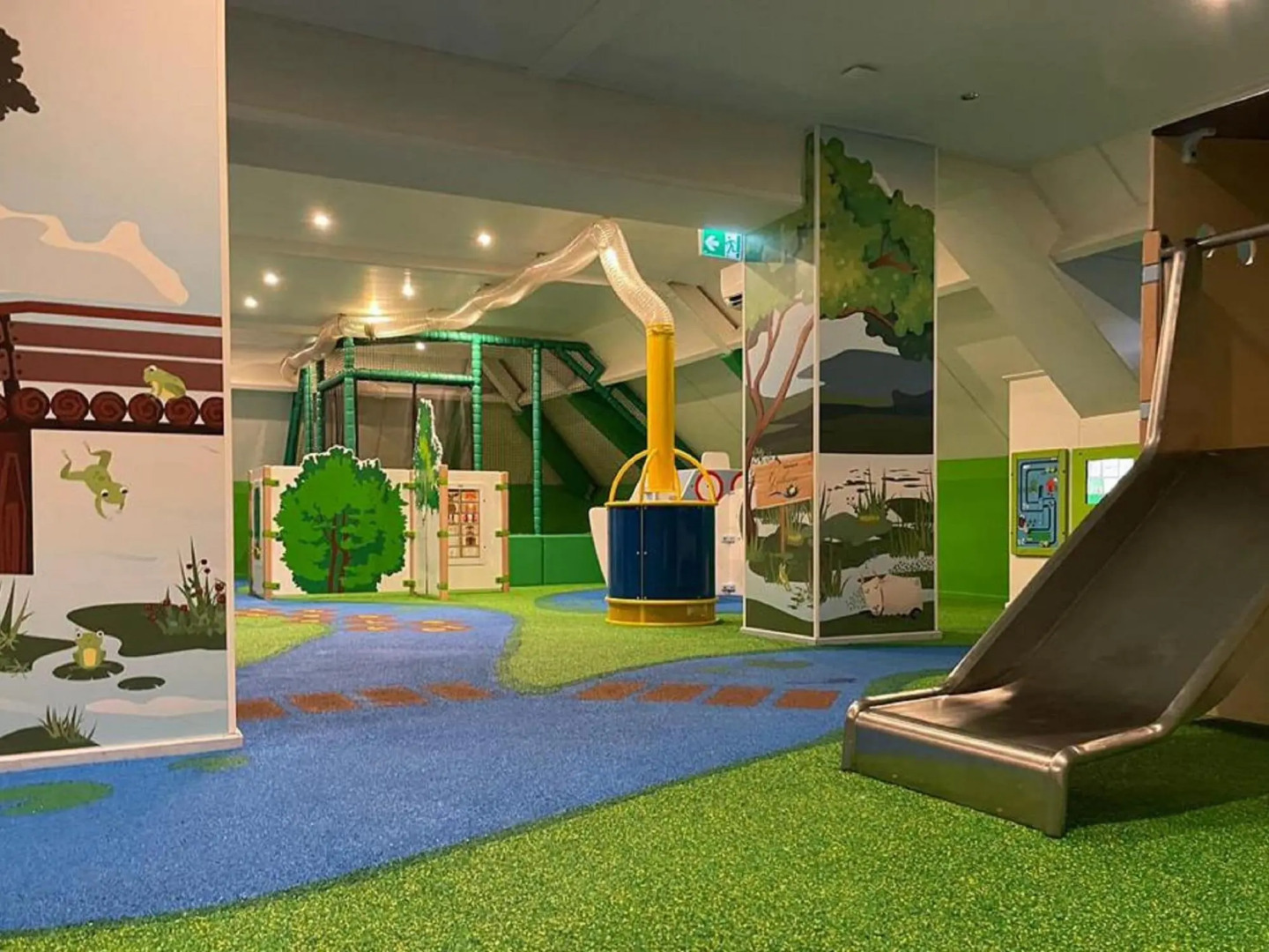 Cozy chalet with ac and sloop, situated in a holiday park in beautiful Giethoorn