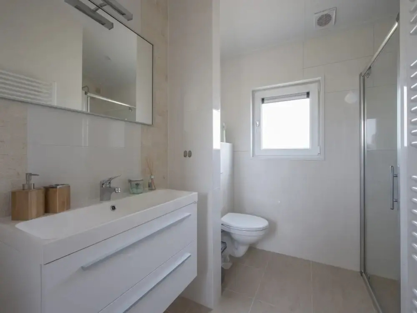 Modern Chalet With Combi Microwave, Near Rockanje