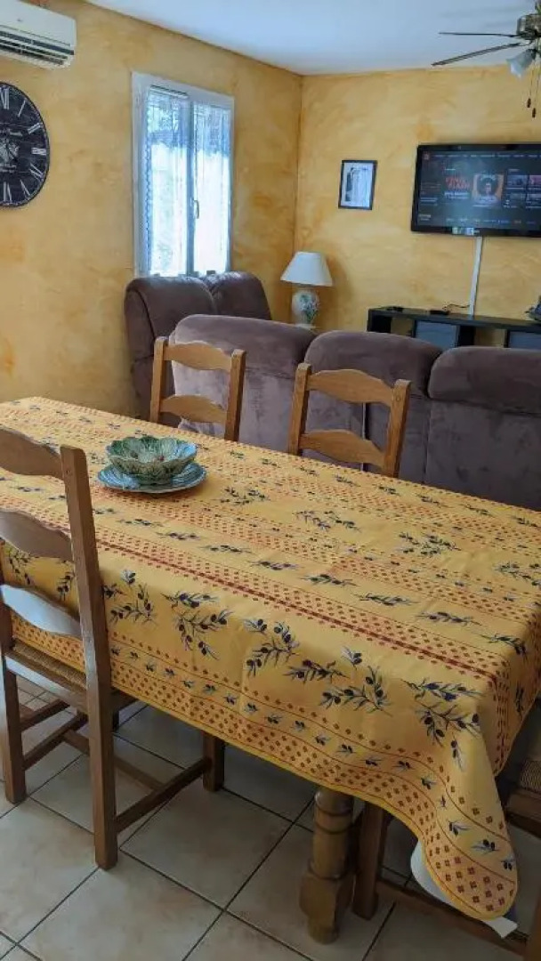 Belle villa de 90m2 au calme avec jardin et parking à 10 mn de la mer en voiture