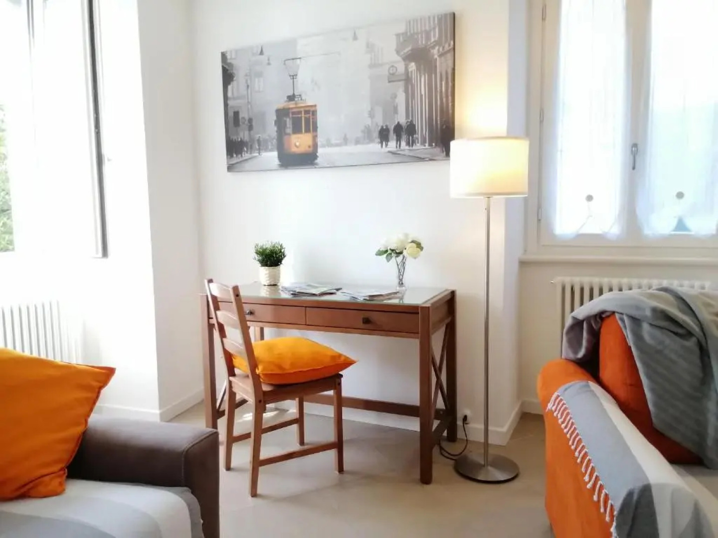 BELLAGIO DREAMS APT, pool, with private garden, near lake