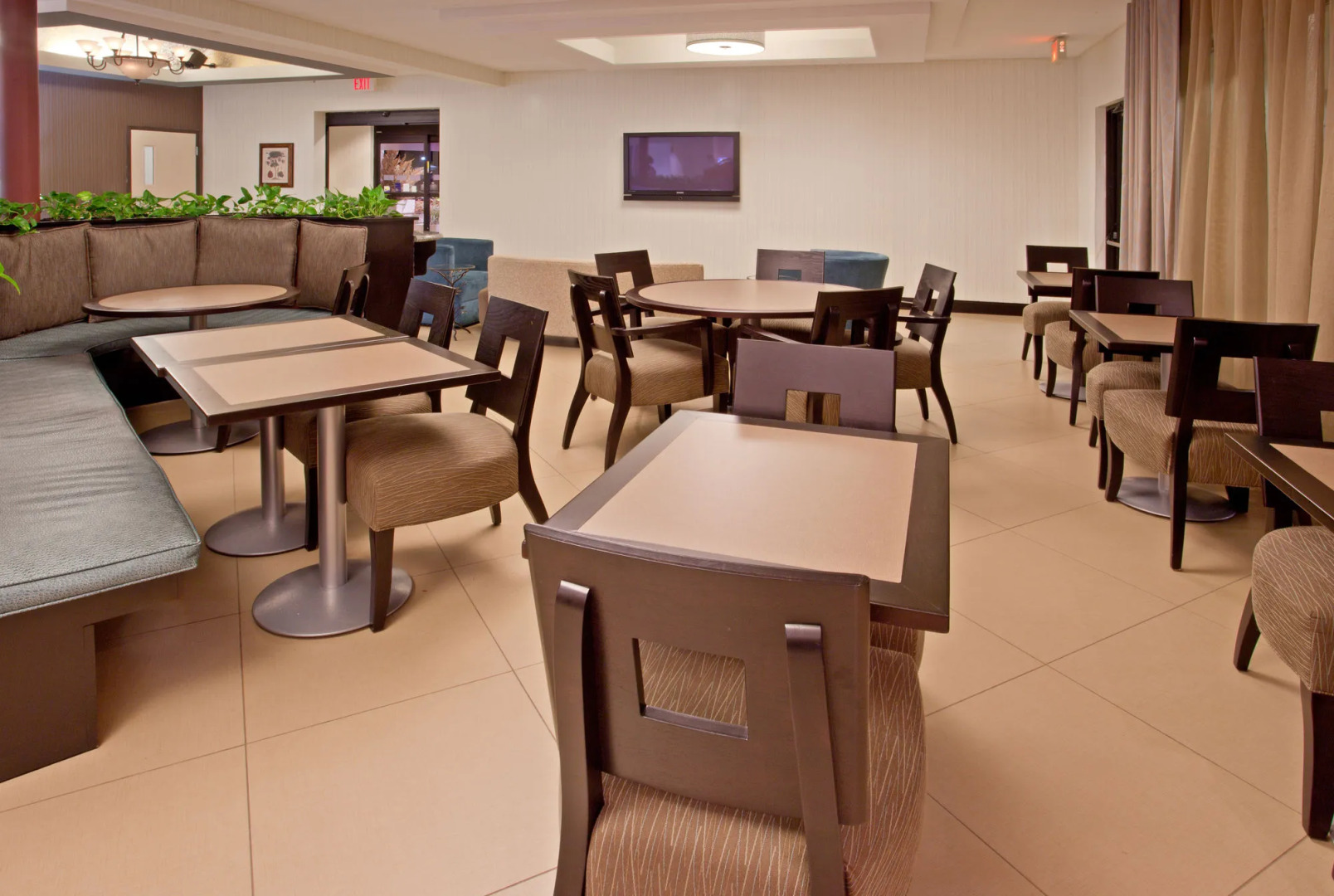 Holiday Inn Express & Suites College Station by IHG