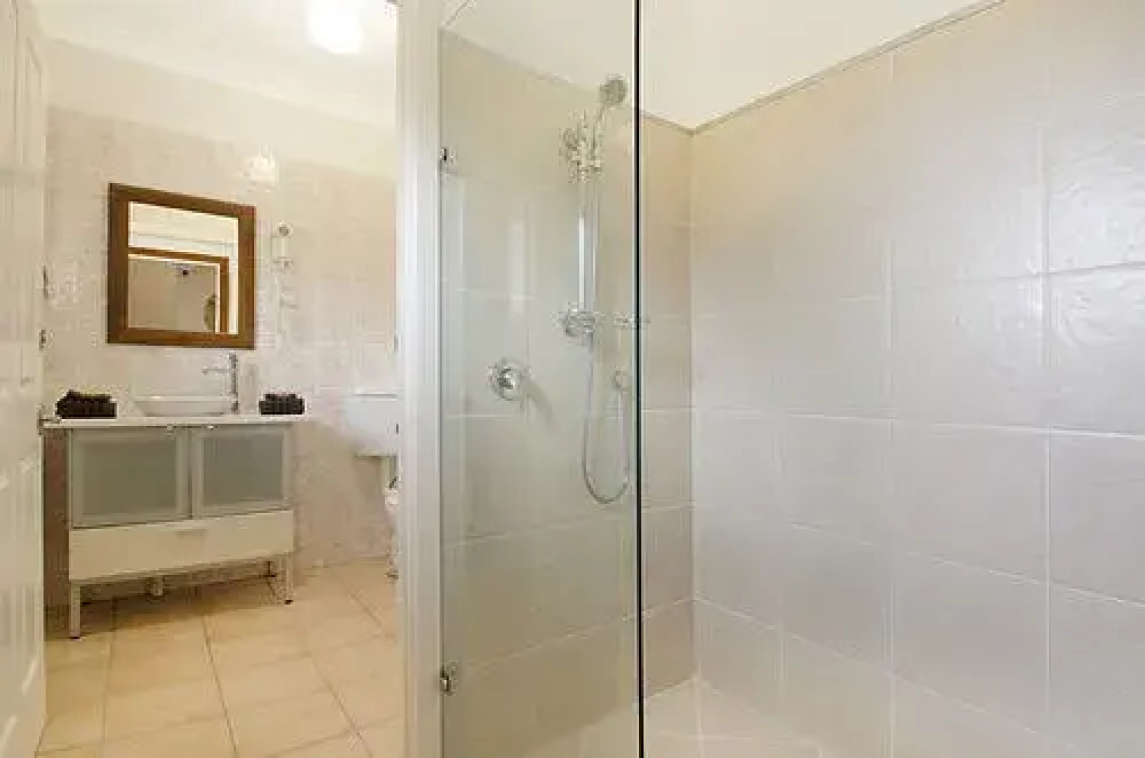 Artisan Spa Views B&B and Cottage