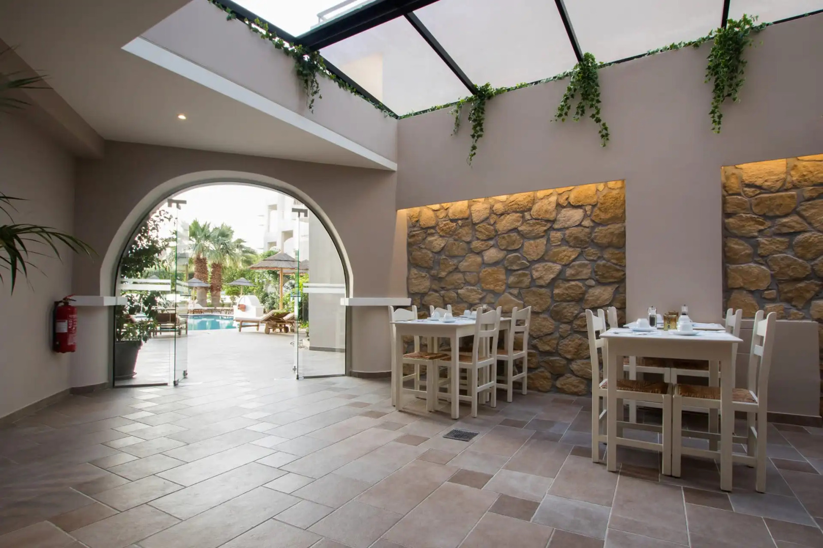 Parasol Luxury Hotel & Suites