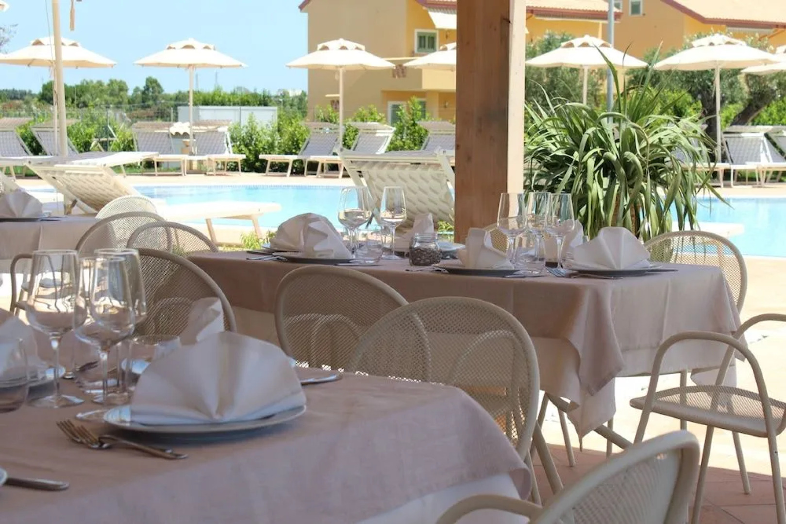 Poseidon Swim & Restaurant Aparthotel