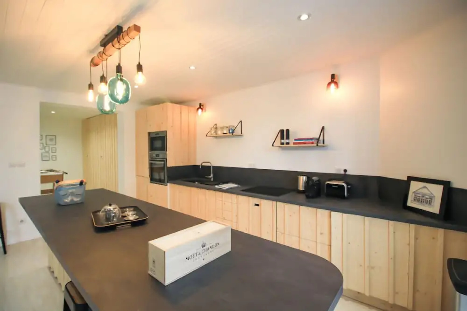 Maison bleue du bassin