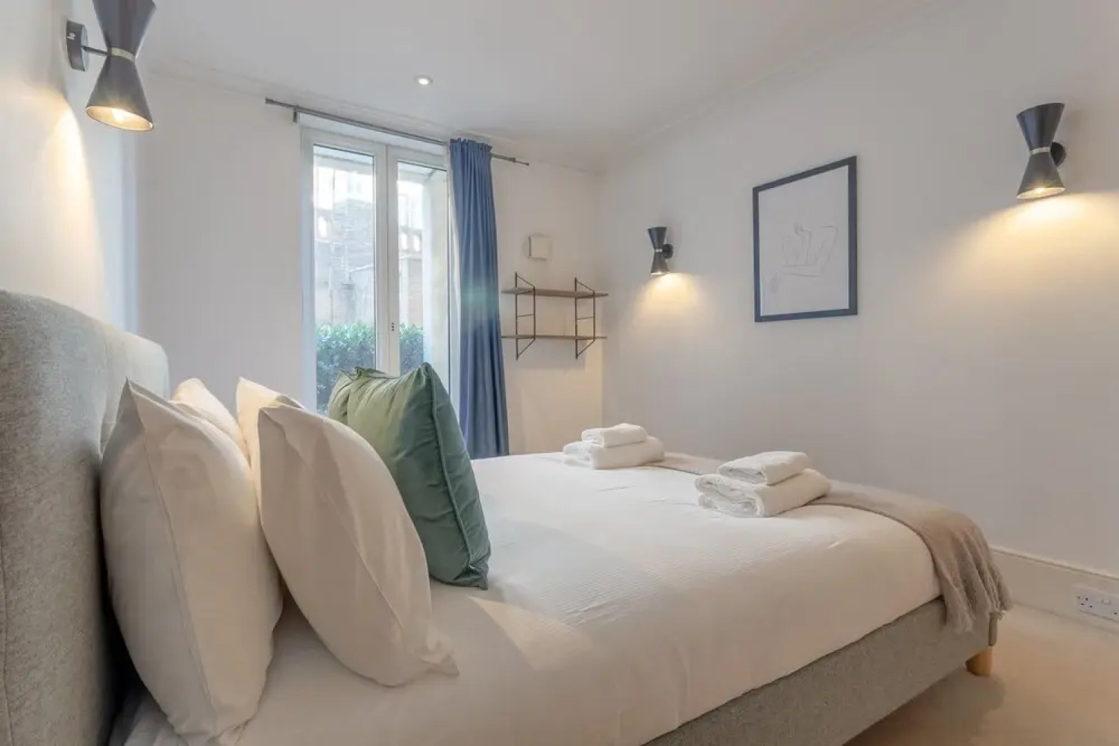 2 Bedroom Flat in Chelsea With Pool and Garden