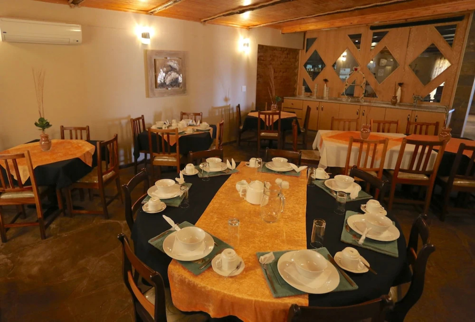 Stoney's Country Hotel