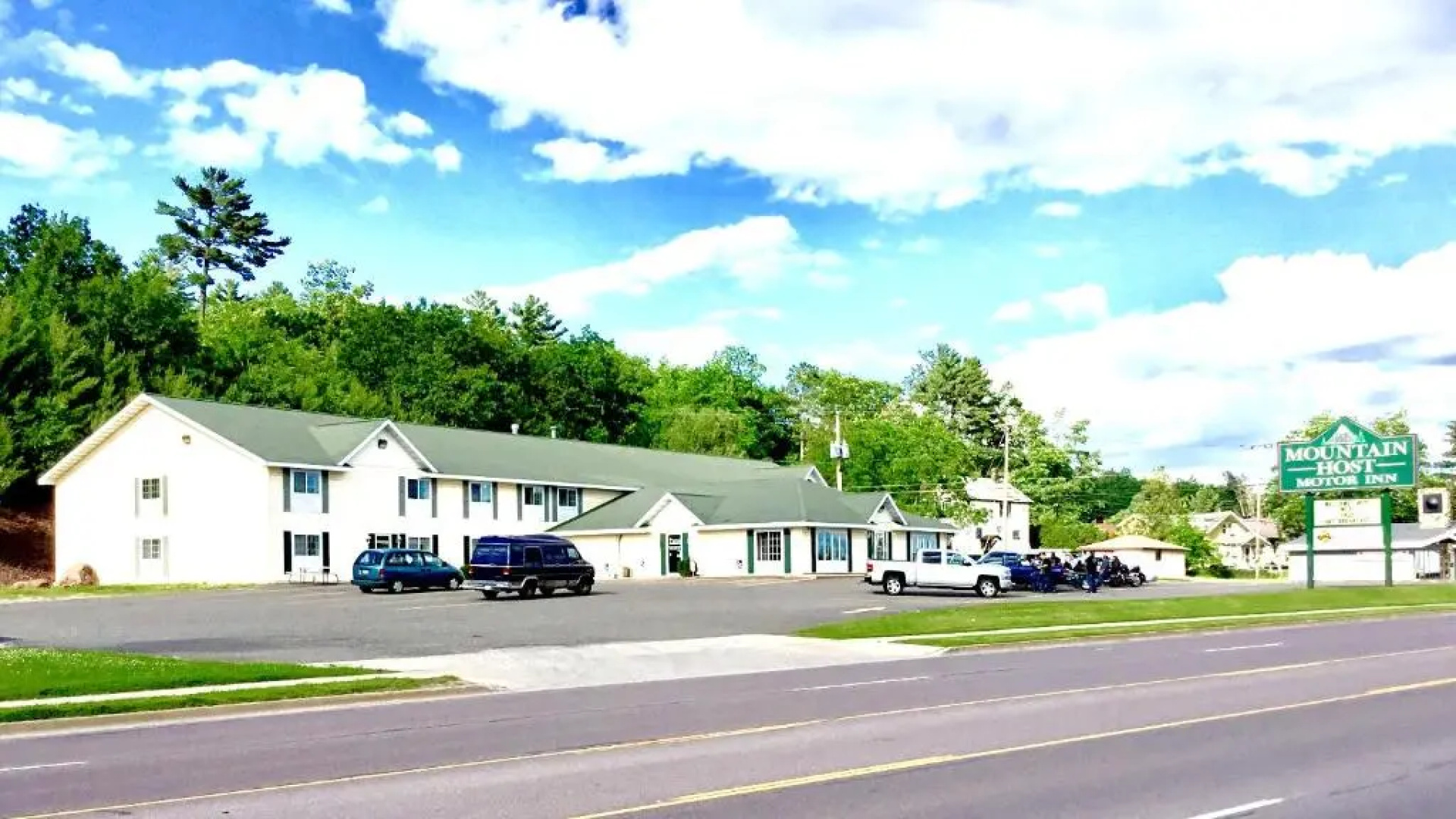 Mountain Host Motor Inn