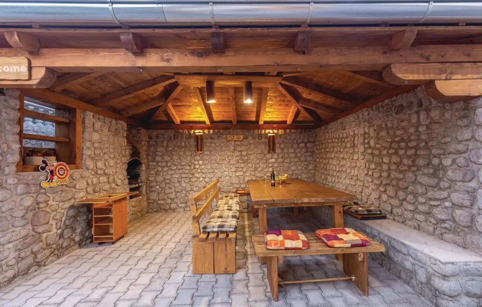 Beautiful Home in Donji Zagon With Wifi and 6 Bedrooms