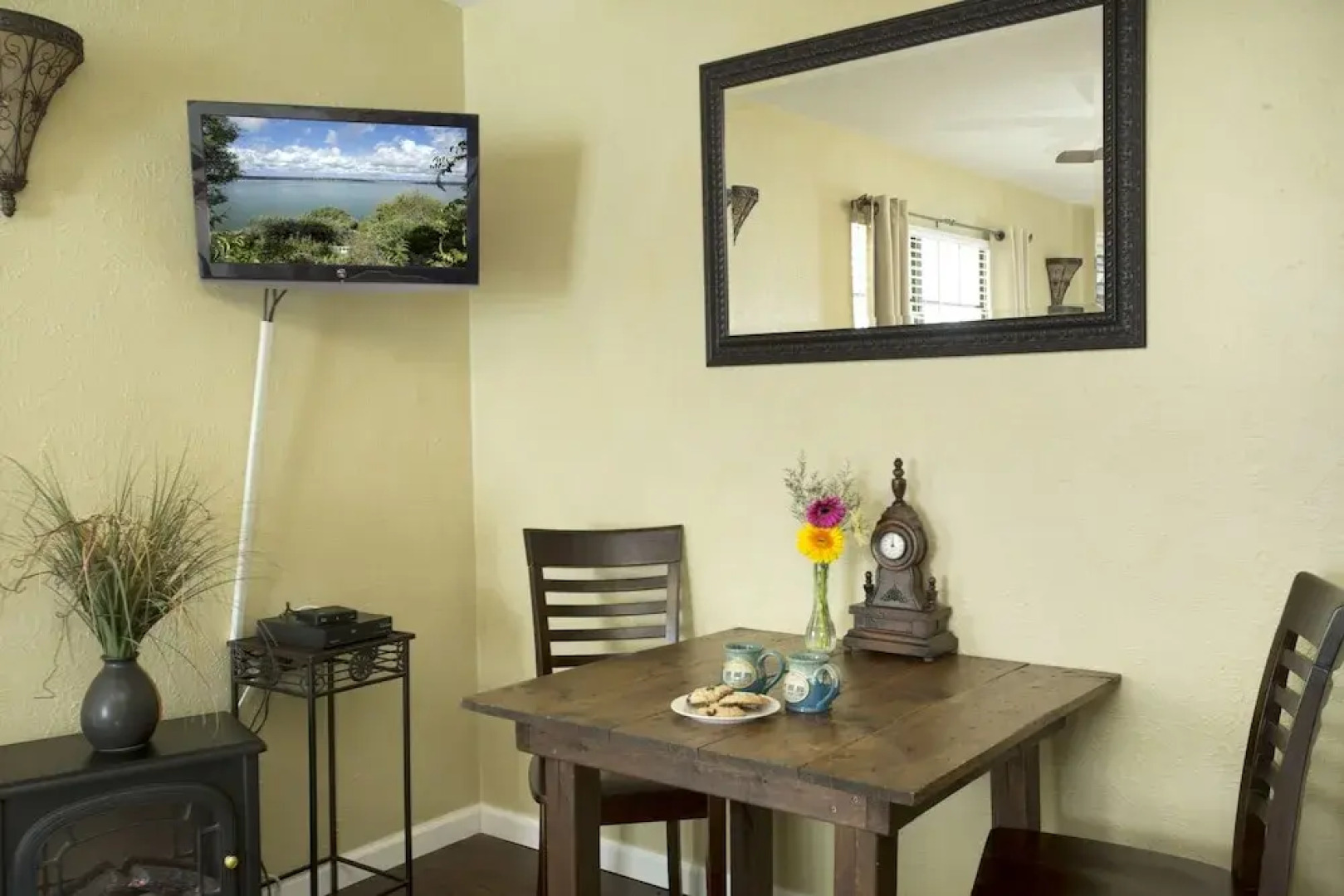 Lakehouse Bed and Breakfast