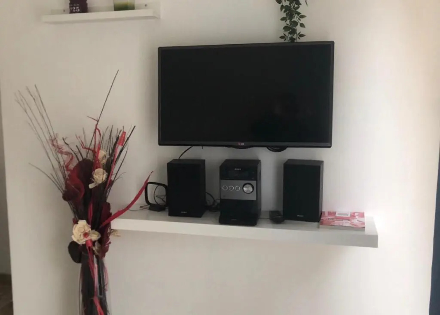 Studio neuf, équipé, parking prive