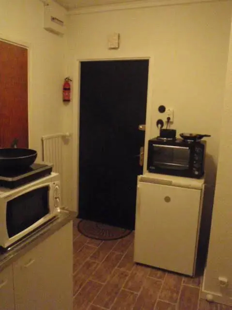 Gustav Bed & Kitchenette