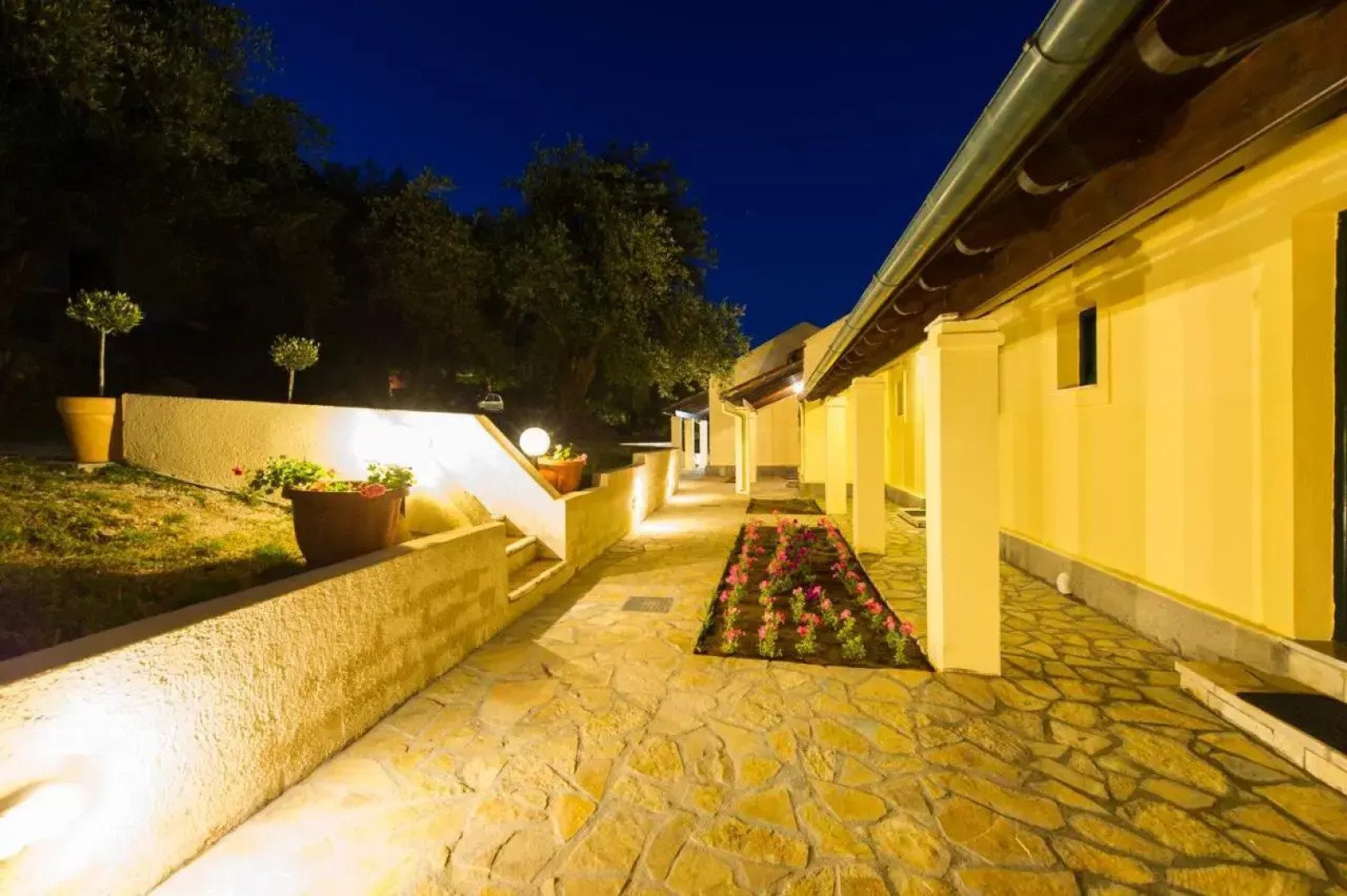 Renata Rooms & Studios