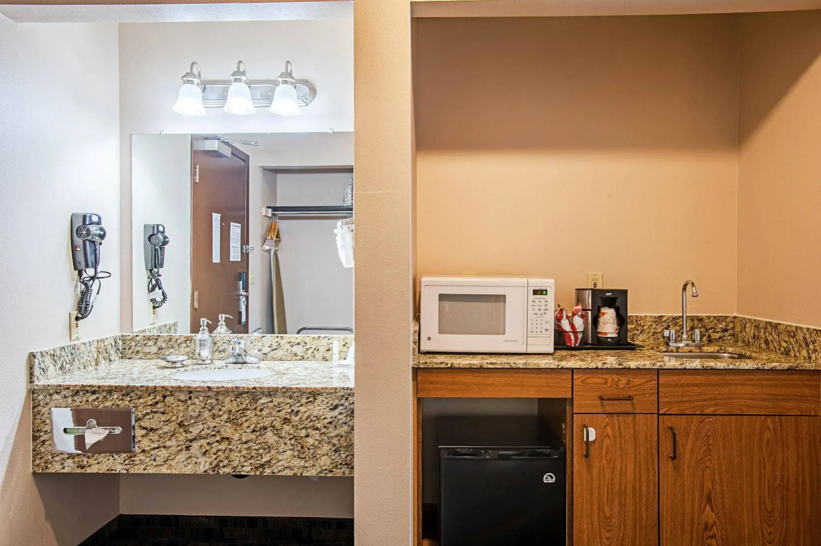 Quality Inn & Suites Kenedy - Karnes City