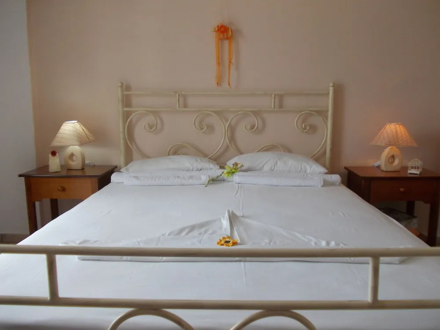 Manos Syros Rooms & Apartments