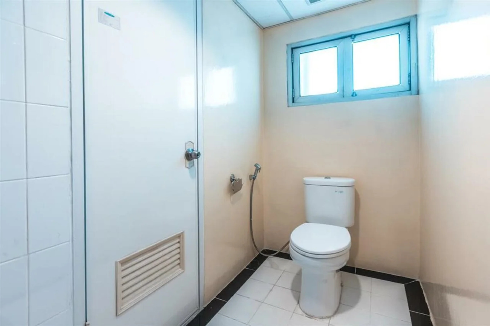 OYO Flagship 1170 The Habitat Karawaci