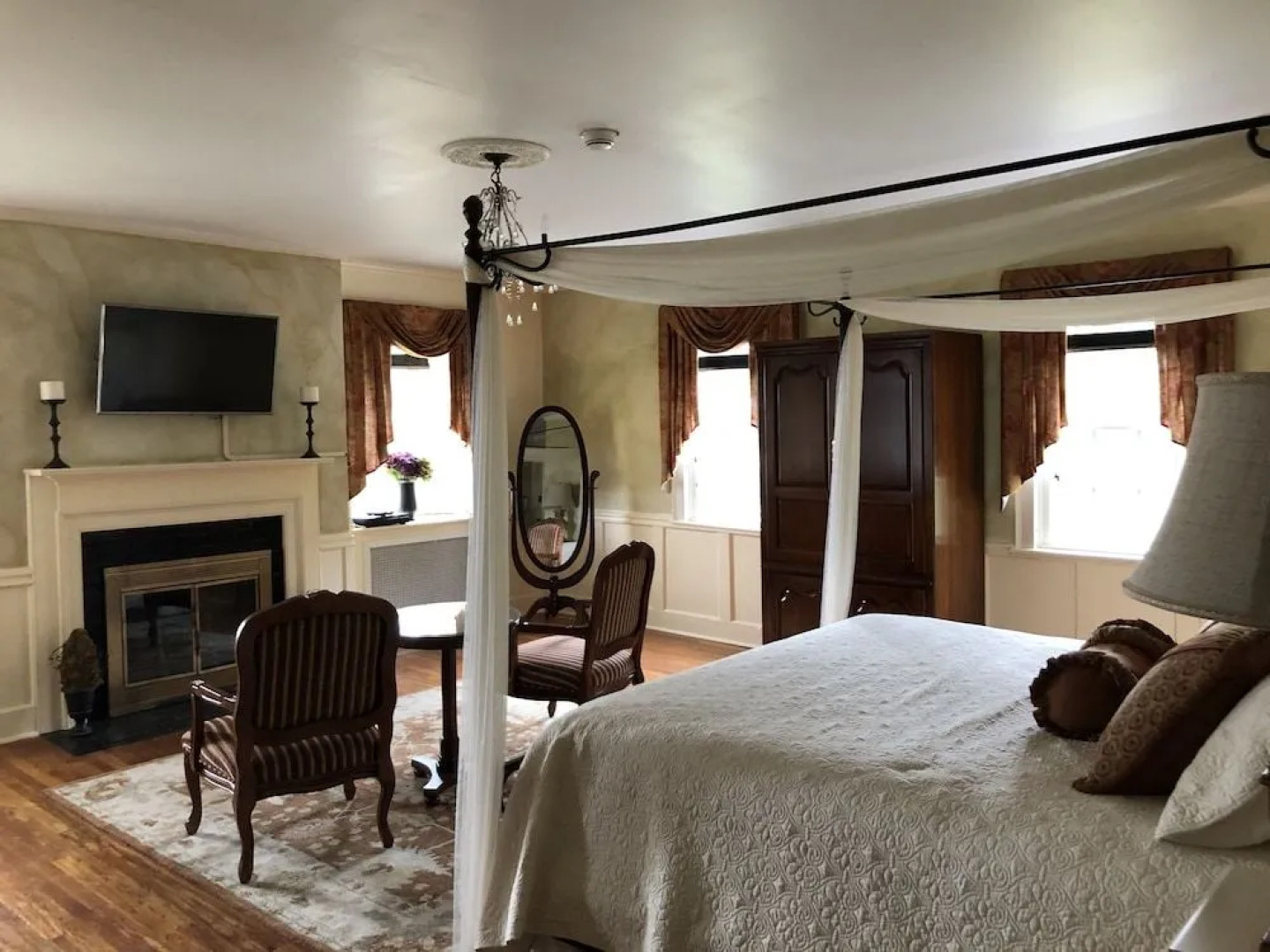 Valcour Inn & Boathouse