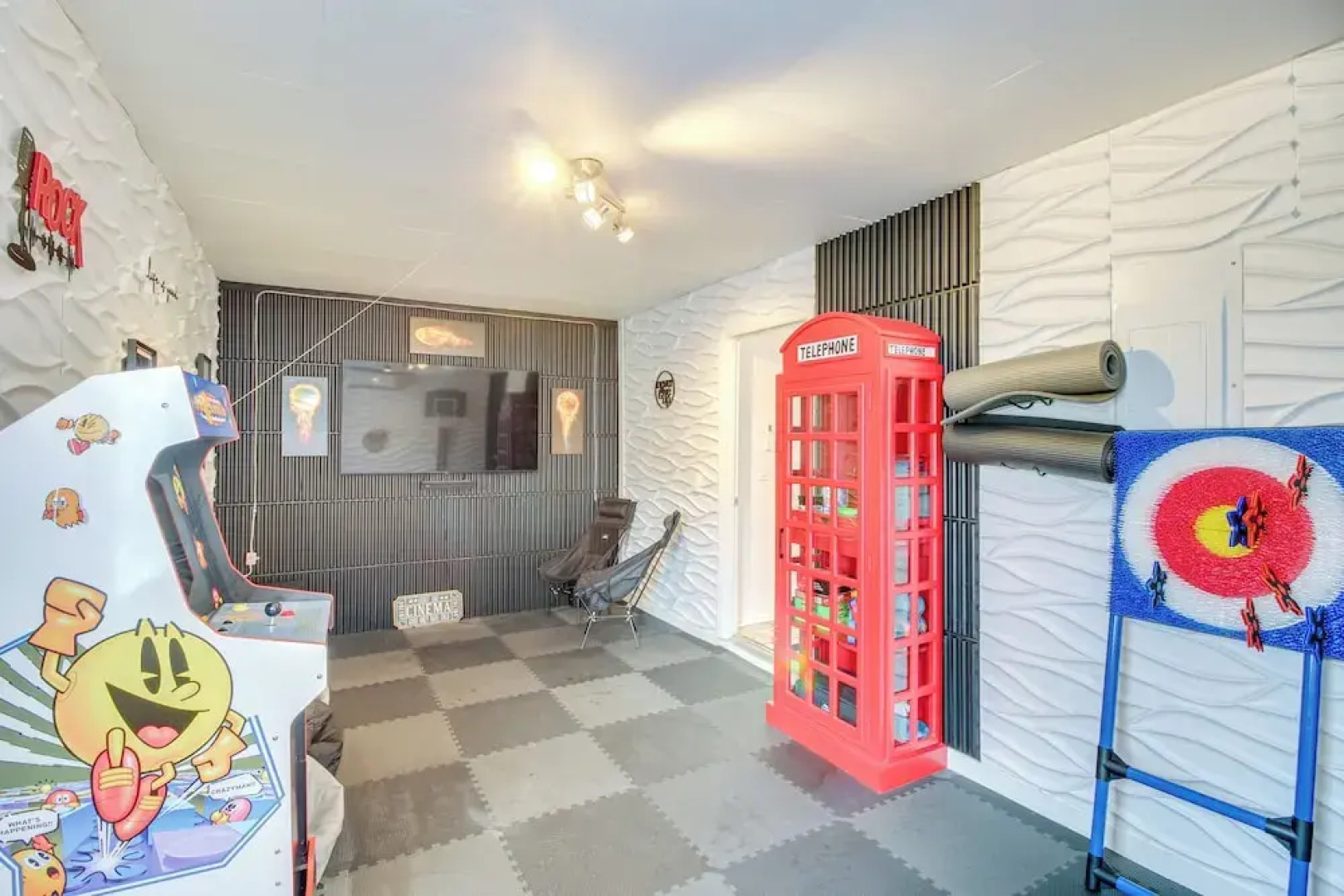 Near Dtwn & Beach: Savannah Home w/ Game Room!