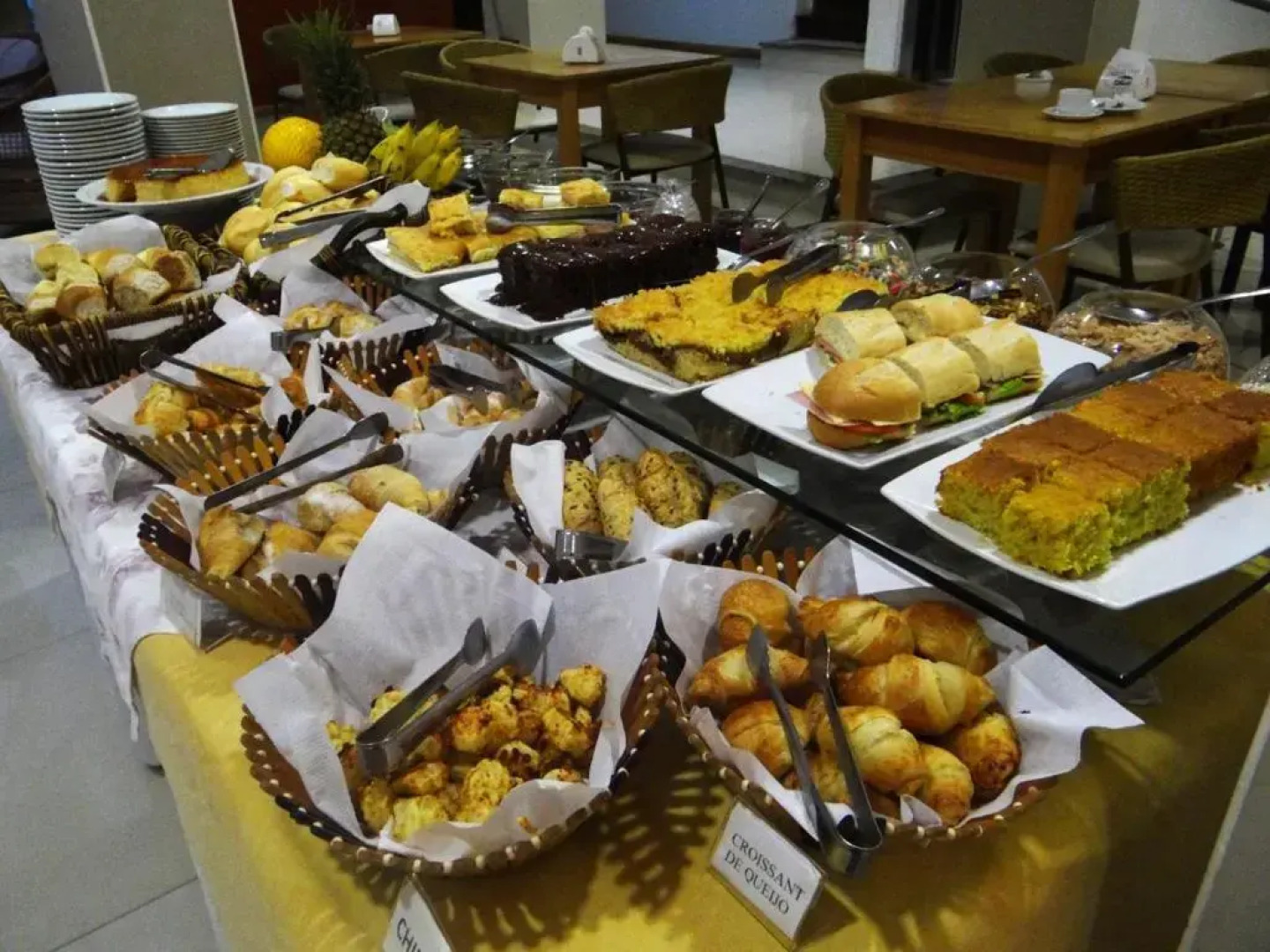 Emirates Hotel & Suítes