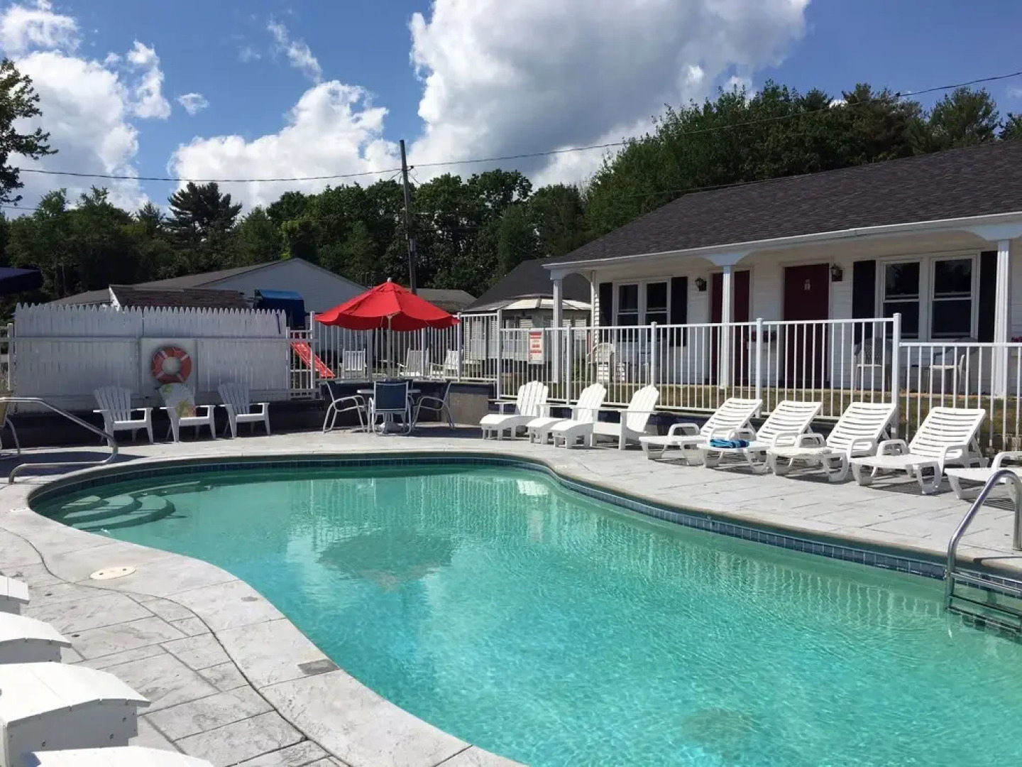 Carriage House Motel Cottages & Suites